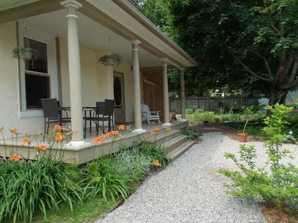Absolute 1000 Islands Monthly Suites Gananoque Kamer foto