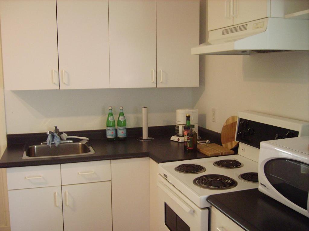 Absolute 1000 Islands Monthly Suites Gananoque Buitenkant foto
